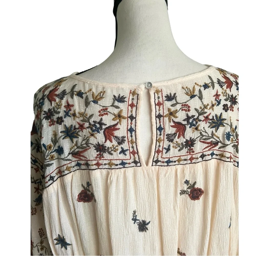 Boho Free People Floral Embroidered Shirt Elastic waist top. Size SP.